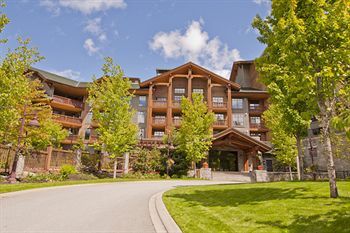 First Tracks Aparthotel Whistler