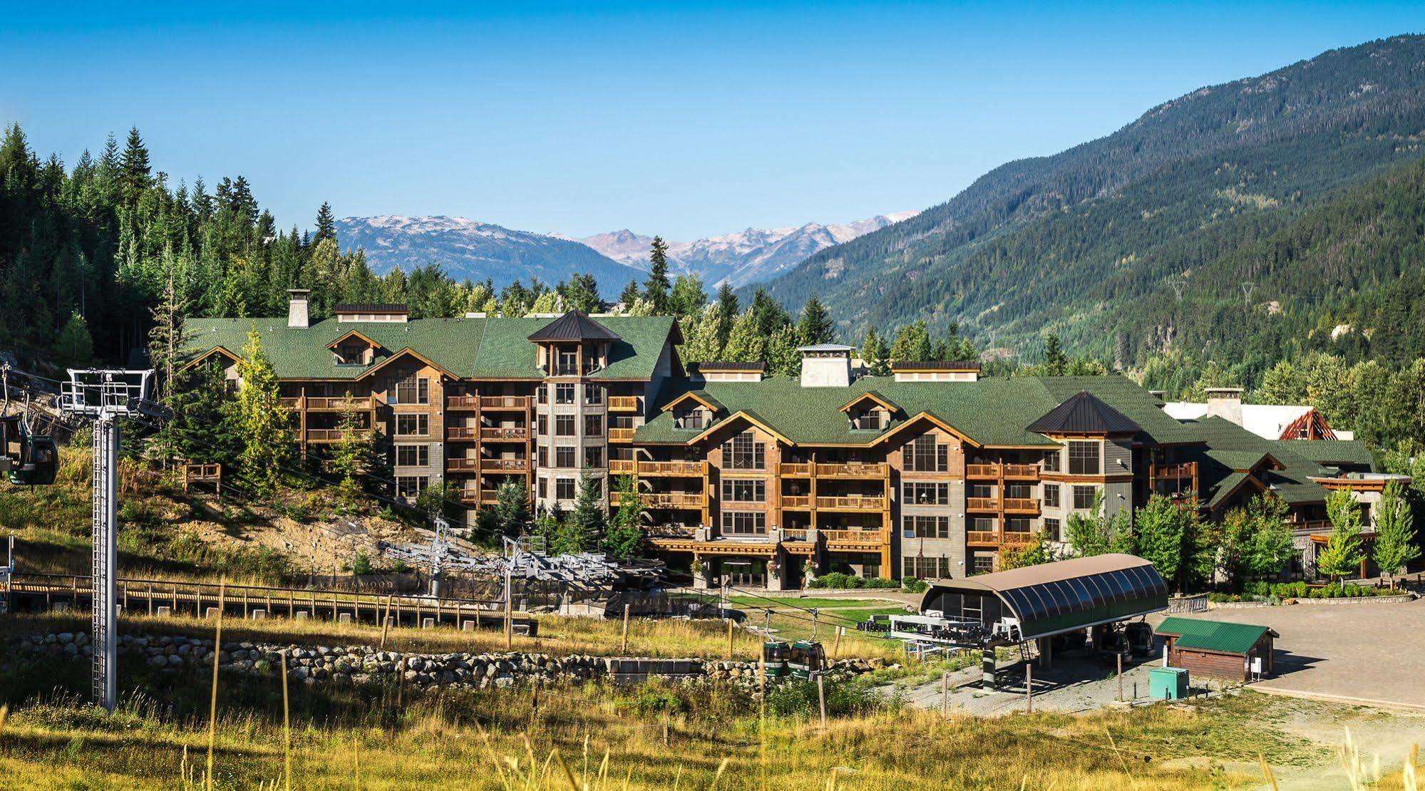 First Tracks Aparthotel 4*